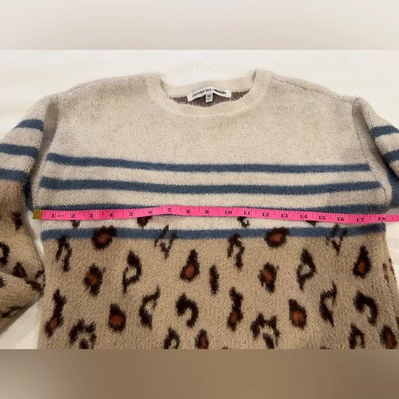 Cyndi Leopard Sweater by cupcakes and cashmere - Picture 6 of 9